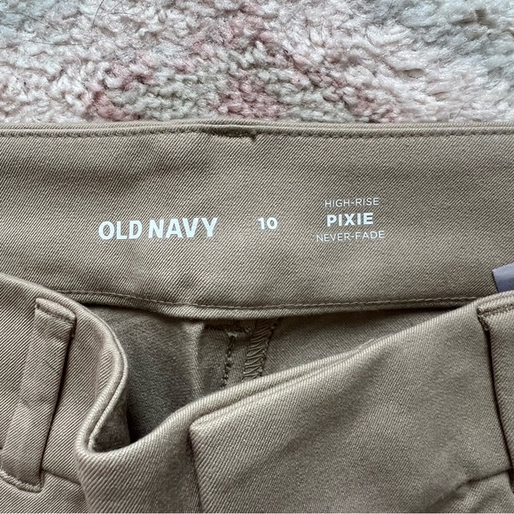 Old Navy Khaki Women’s High Rise Pixie Never Fade Pants size 10 - Picture 4 of 5